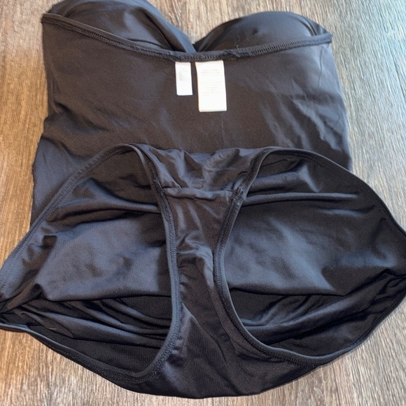 Anne Cole twist front black one piece swimsuit Sz 8 - Picture 8 of 9